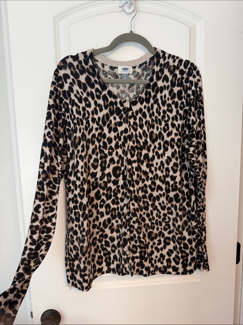 Old Navy Leopard Print V-Neck Button Cardigan in Beige and Black